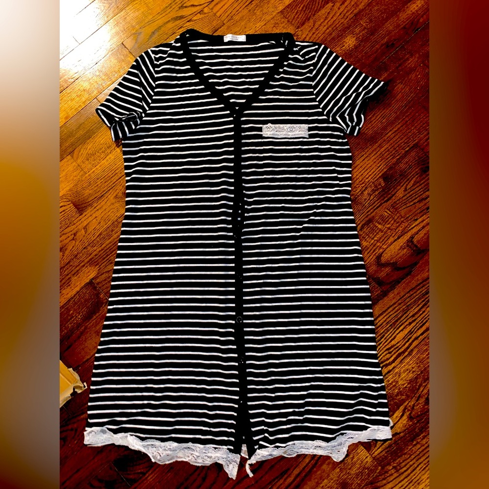 Hospital nursing gown